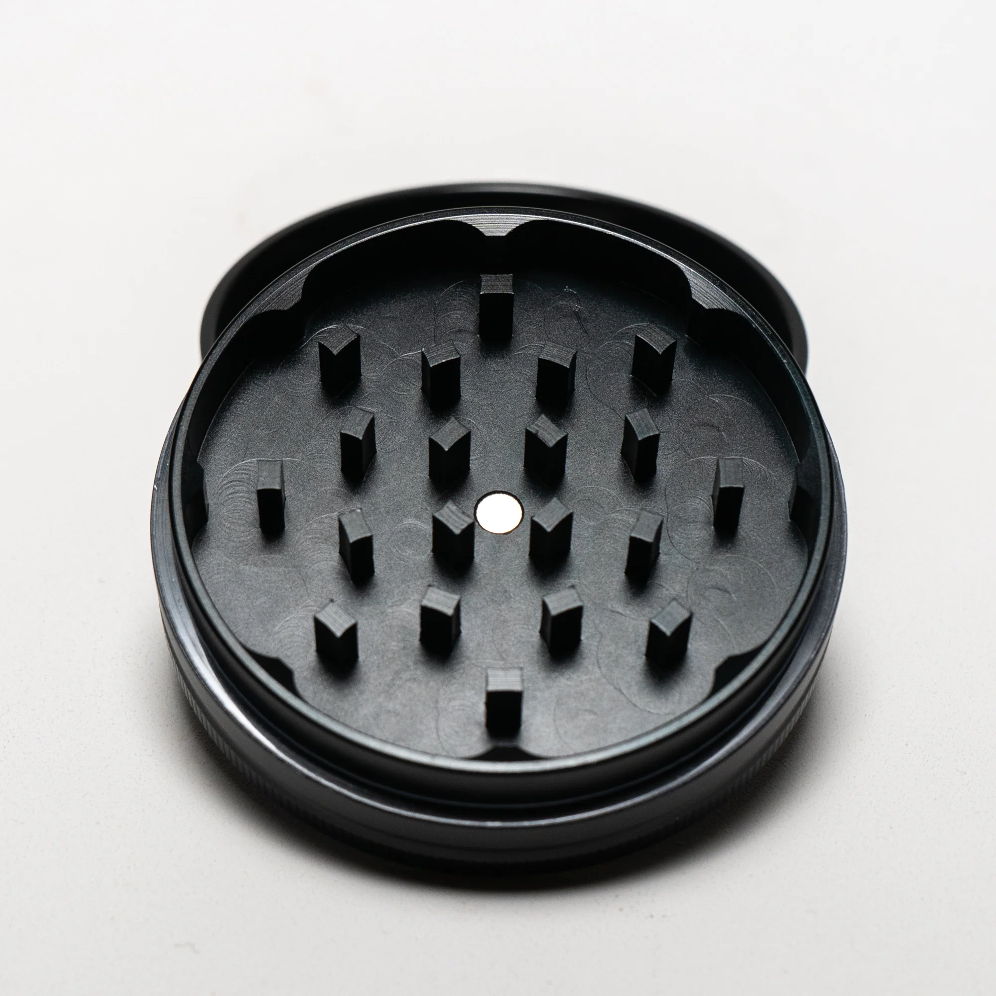 Elbo - Luxury 4 Piece Grinder - Black - Image 3
