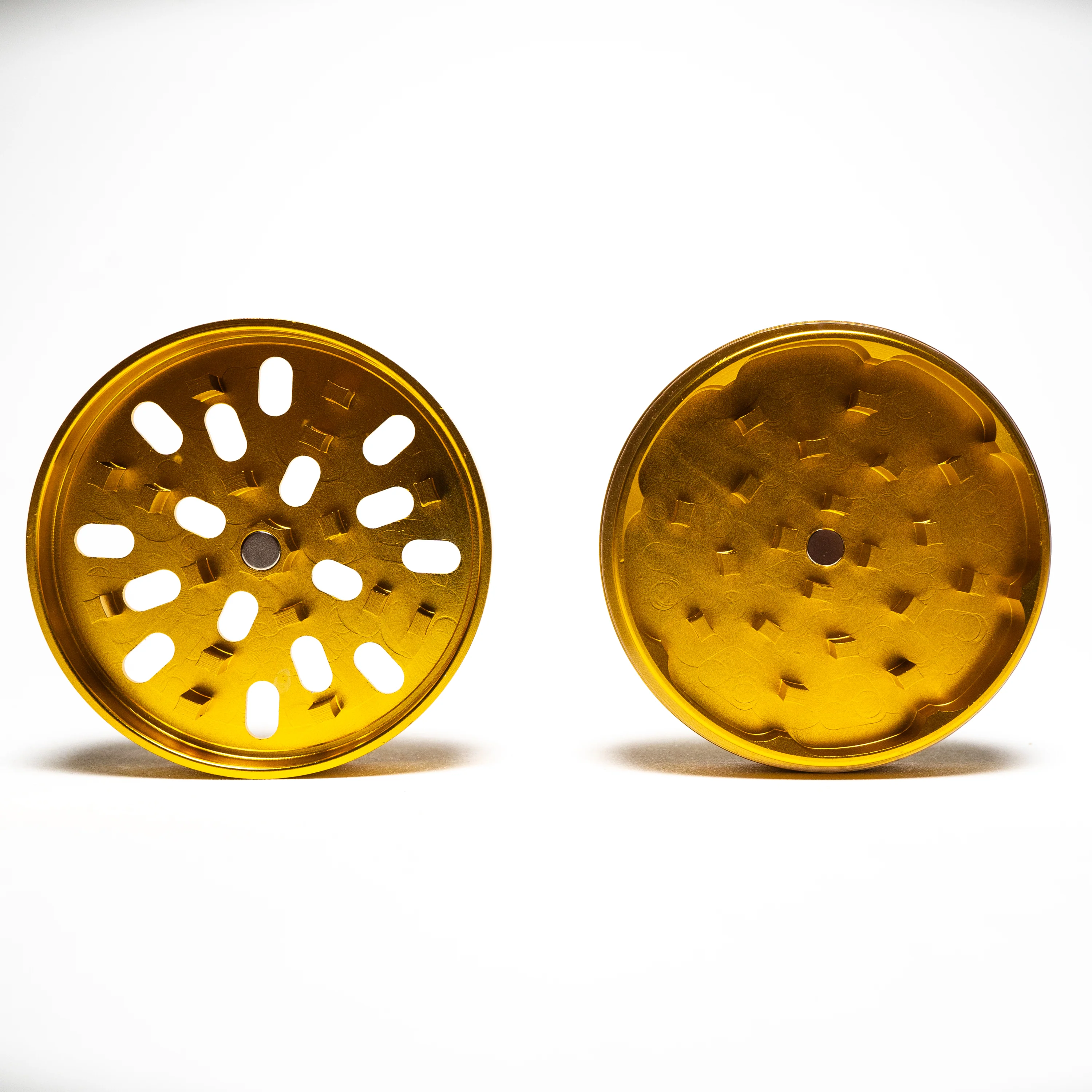 Elbo - Luxury 4 Piece Grinder - Gold - Image 6
