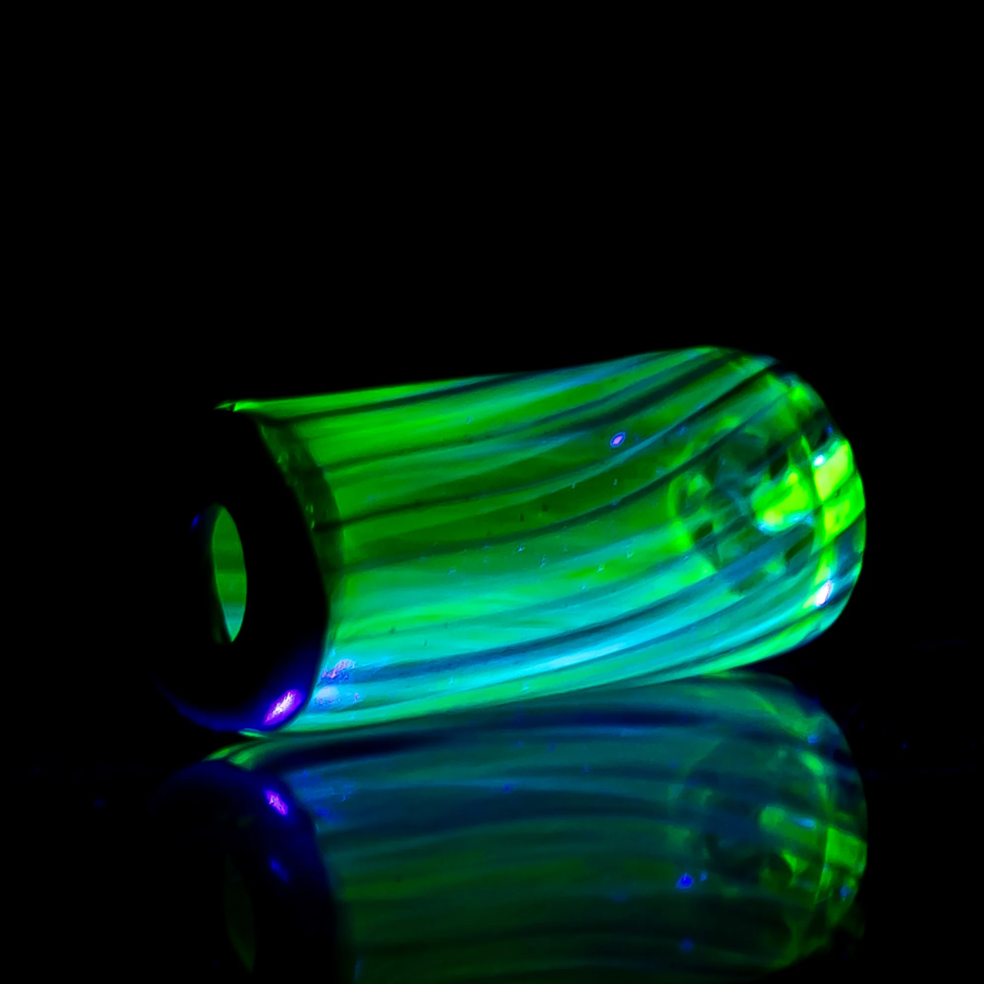 RekTipz - Glass Tip - XL - 11mm - Full UV Multi Color Sparkle w/ Green Lip - Image 3
