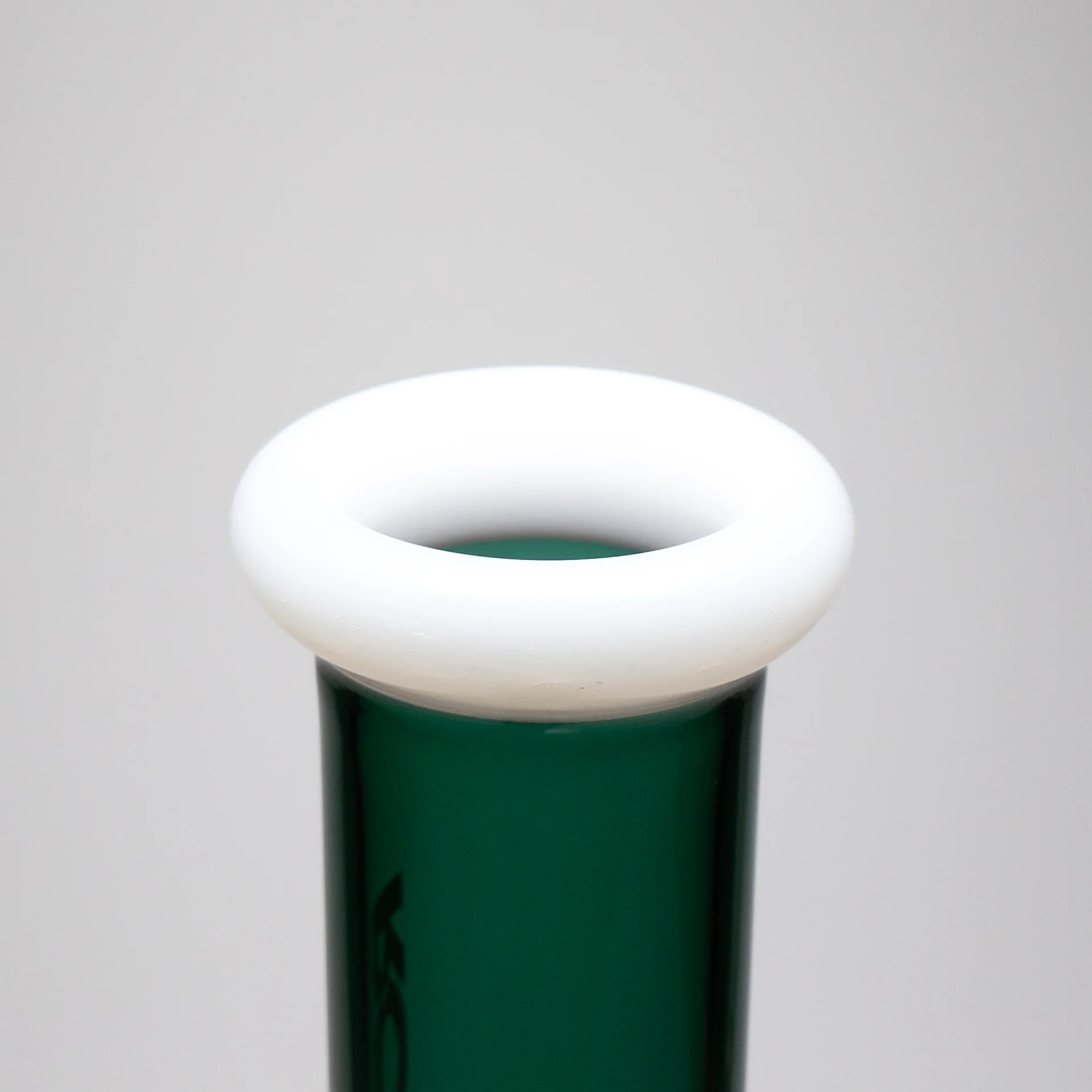 ROOR.US - 99 Series - 18" Fixed Beaker 45x5 - Jade & White #3 - Image 3