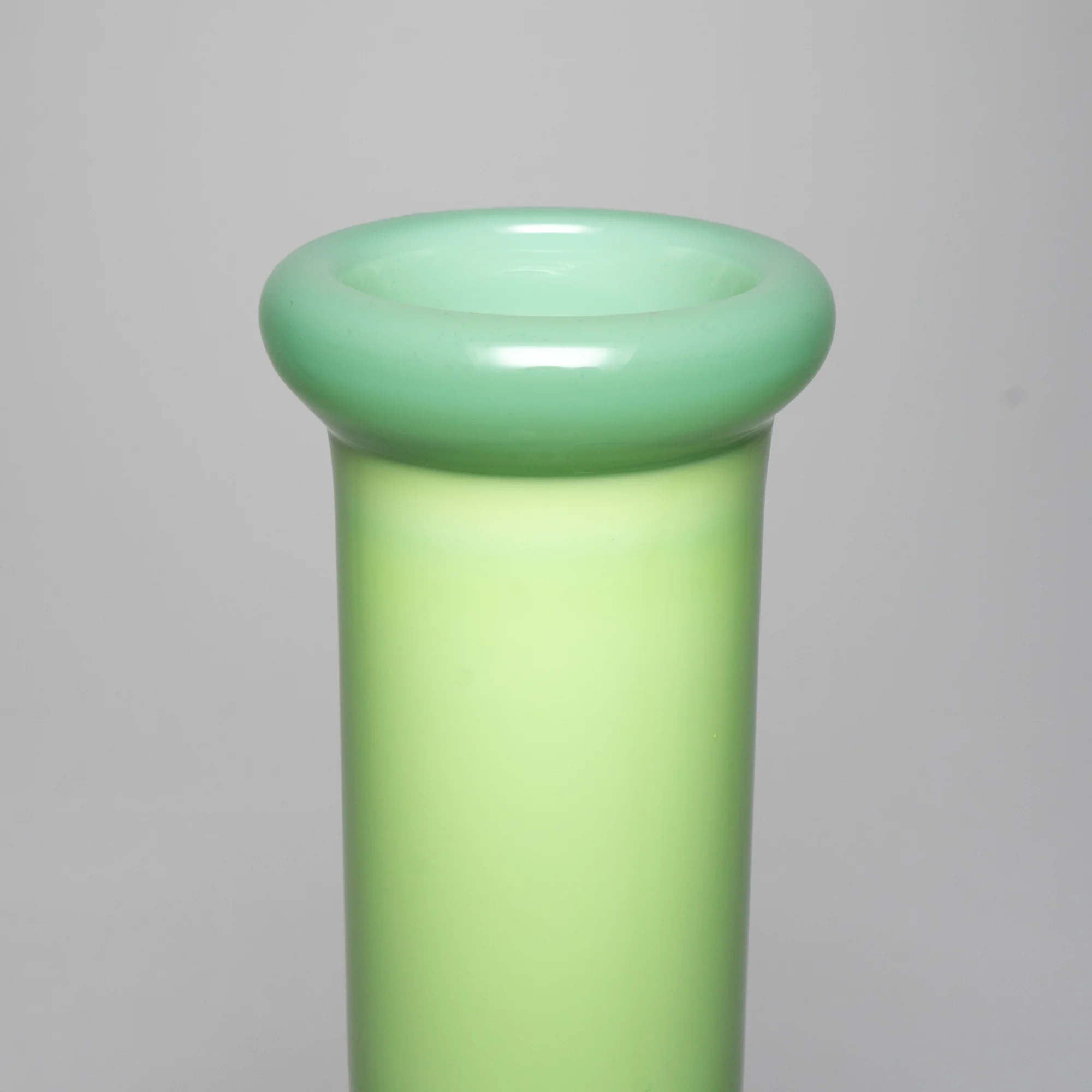ROOR.US - 99 Series - 18" Inline Tube - Milky & Mint - White & Black Label - Image 4