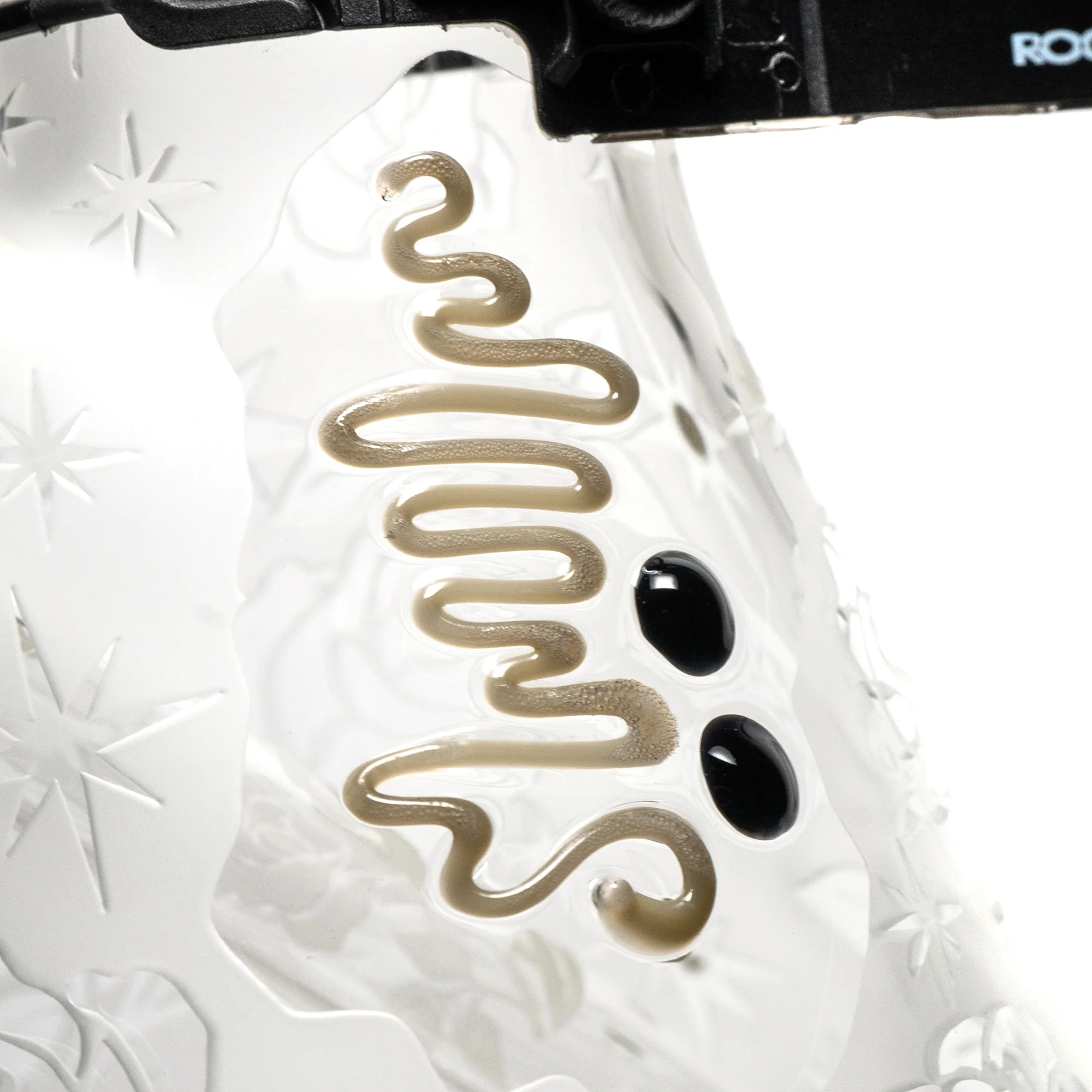 ROOR.US - 18" Custom Sandblasted Beaker - 50x5 - Swarovski - Roses - Image 5