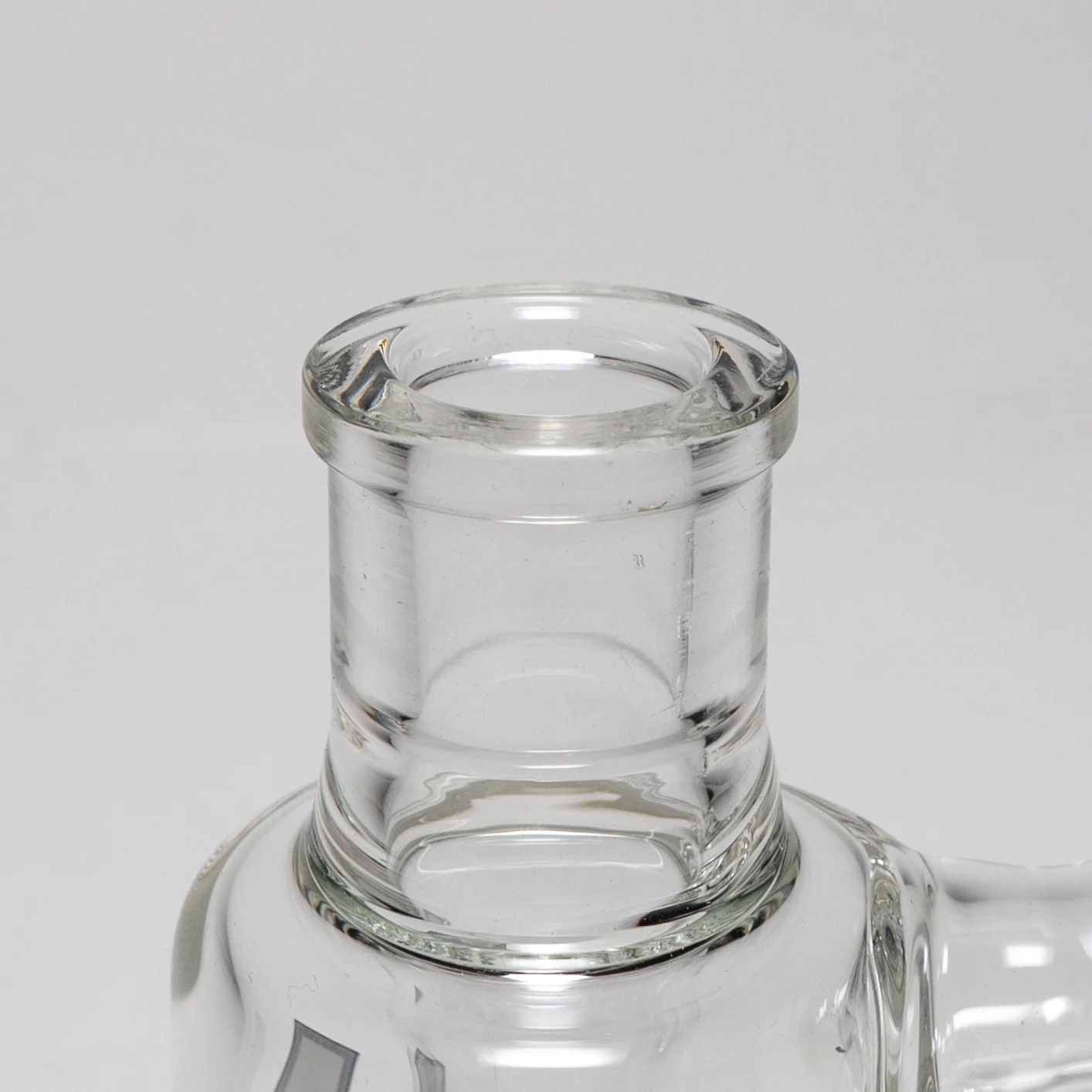US Tubes - Ash Catcher - 18mm 90° - White & Purple Highway Label - Image 4