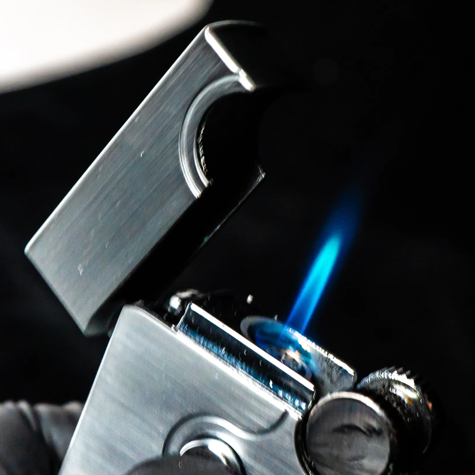 Vector X Sovereignty - Elite - Dual Flame & Torch Lighter - Chrome Satin - Image 4
